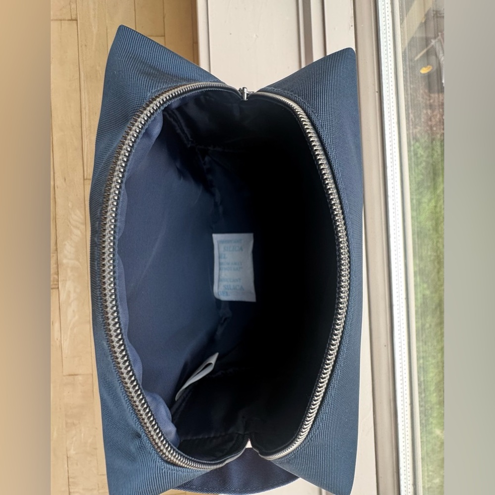 Jimmy‎ Choo Parfums Navy Toiletry Bag - Picture 5 of 7